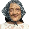 Gammel dame med tørklæde maske